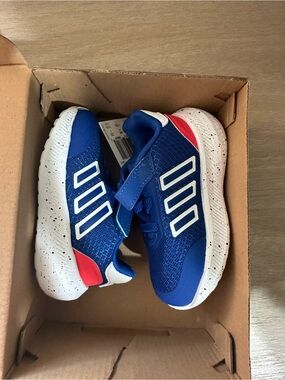 adidas Sneakers